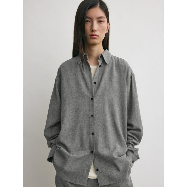 Kvinders oversized skjorte bluse med moderne snit og afslappede detaljer Stilla