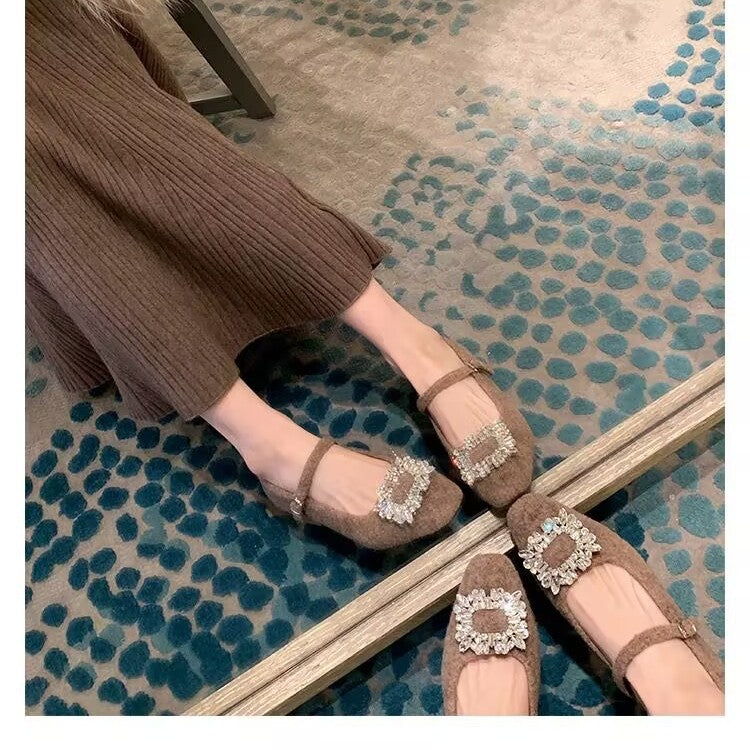 Dame Mary Jane sko med glitrende smykkedetaljer og elegante remme Stilla