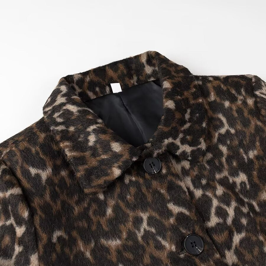 Damernes mode korte jakke i stilfuld leopardprint Stilla