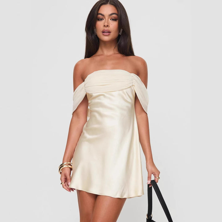 Dame Off-Shoulder Kjole med elegant satin-finish og flydende snit Skovae