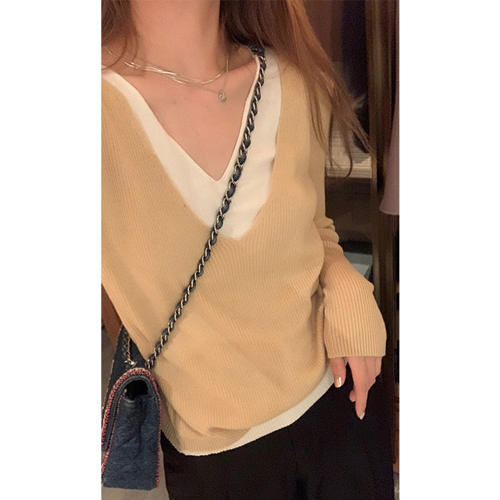 Damer V-hals sweater lavet af fint ribstrikket Stilla