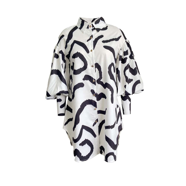 Damebluse med overdimensionerede pufærmer og moderne grafisk design Stilla