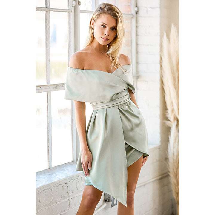 Dame Off-Shoulder Satin Væv Mini Kjole Stilla