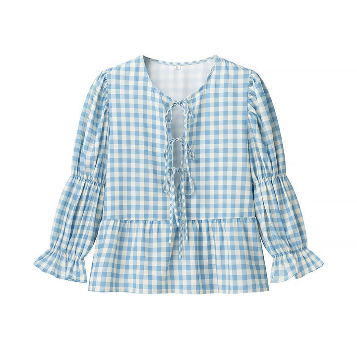 Damebluse med flæsedetaljer og bånd Stilla