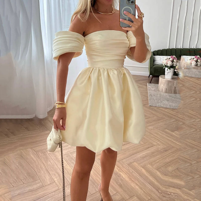 Kvinders off-shoulder cocktailkjole med elegante puffærmer og flydende nederdel Skovae