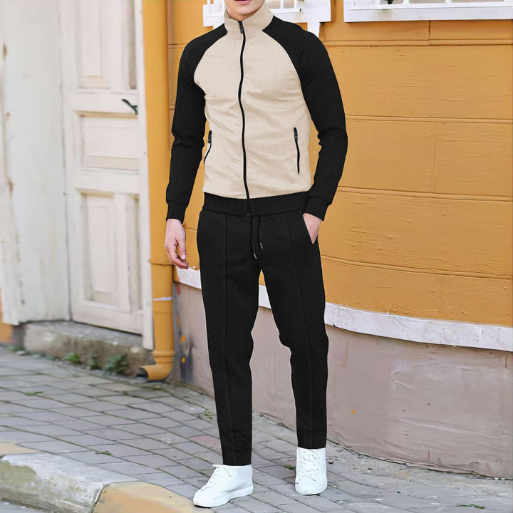Herrer sporty træningsdragt med høj krave og funktionelle lommer Stilla