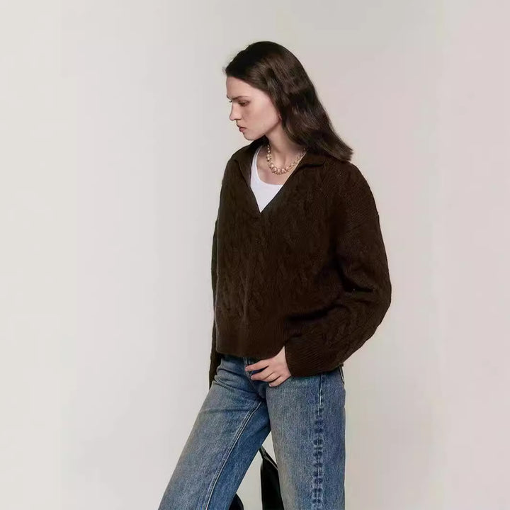 Dame strikket sweater med V-hals og kabelmønster Stilla