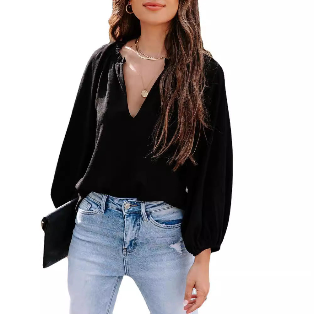 Dame V-hals Bluse med elegante flæser Stilla