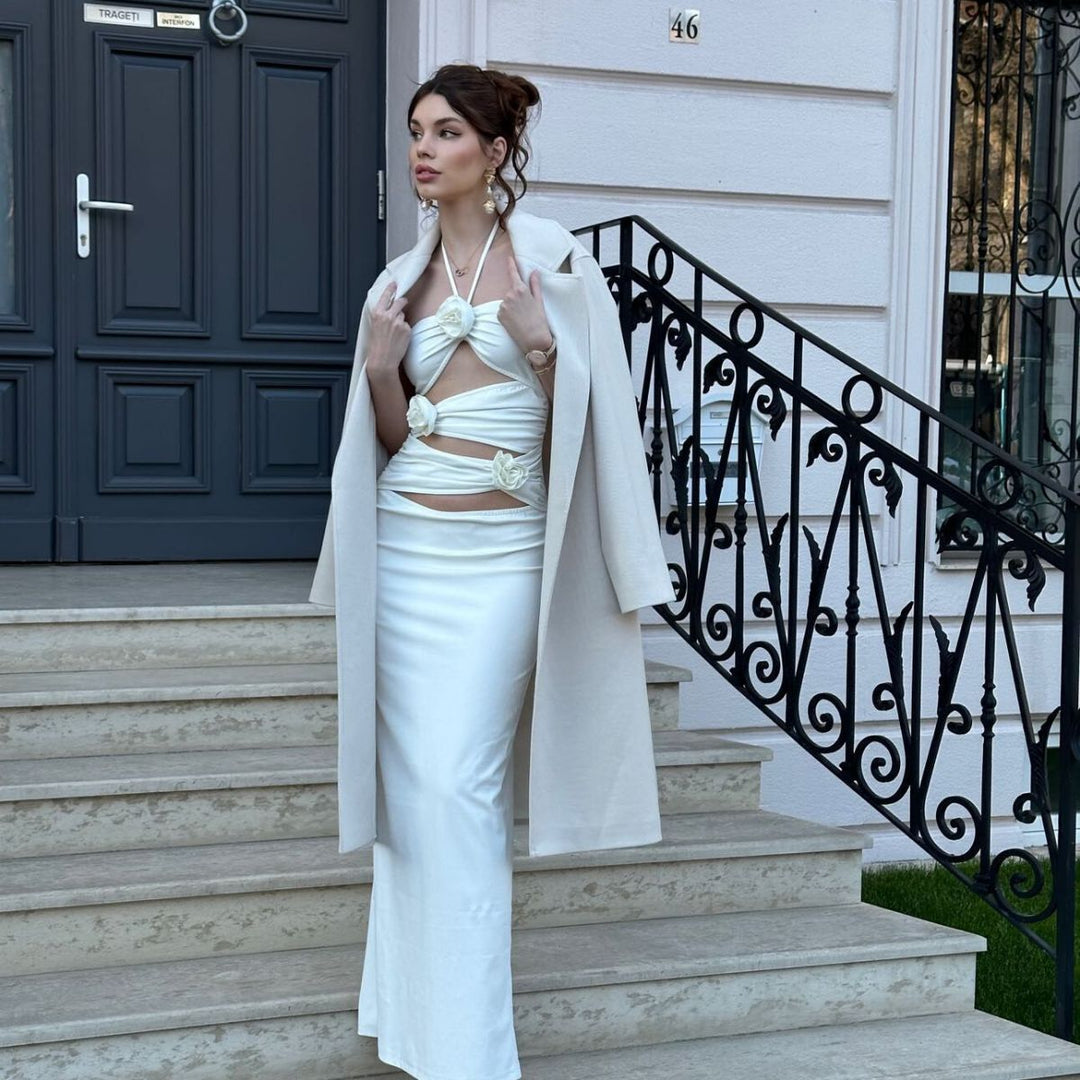 Damer Elegant maxikjole med raffinerede draperede detaljer og floralt accent Skovae