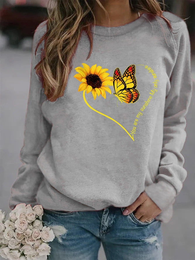 Kvinders sweatshirt med grafisk sommerfugl og solskinsmotiv Stilla