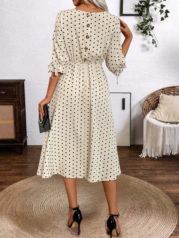 Dame Retro-dot kjole med elastisk talje og voluminøse ærmer Stilla