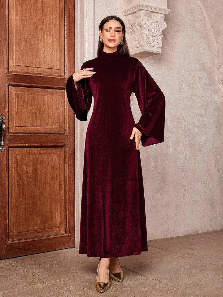 Dame velour kjole med elegant ståkrave og voluminøse ærmer Stilla