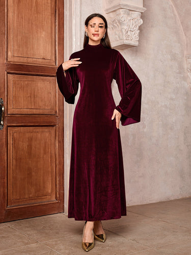 Dame velour kjole med elegant ståkrave og voluminøse ærmer Stilla