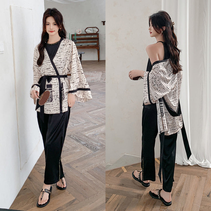 Dame Satin Pyjama-sæt med elegante spidse detaljer og løs pasform Stilla