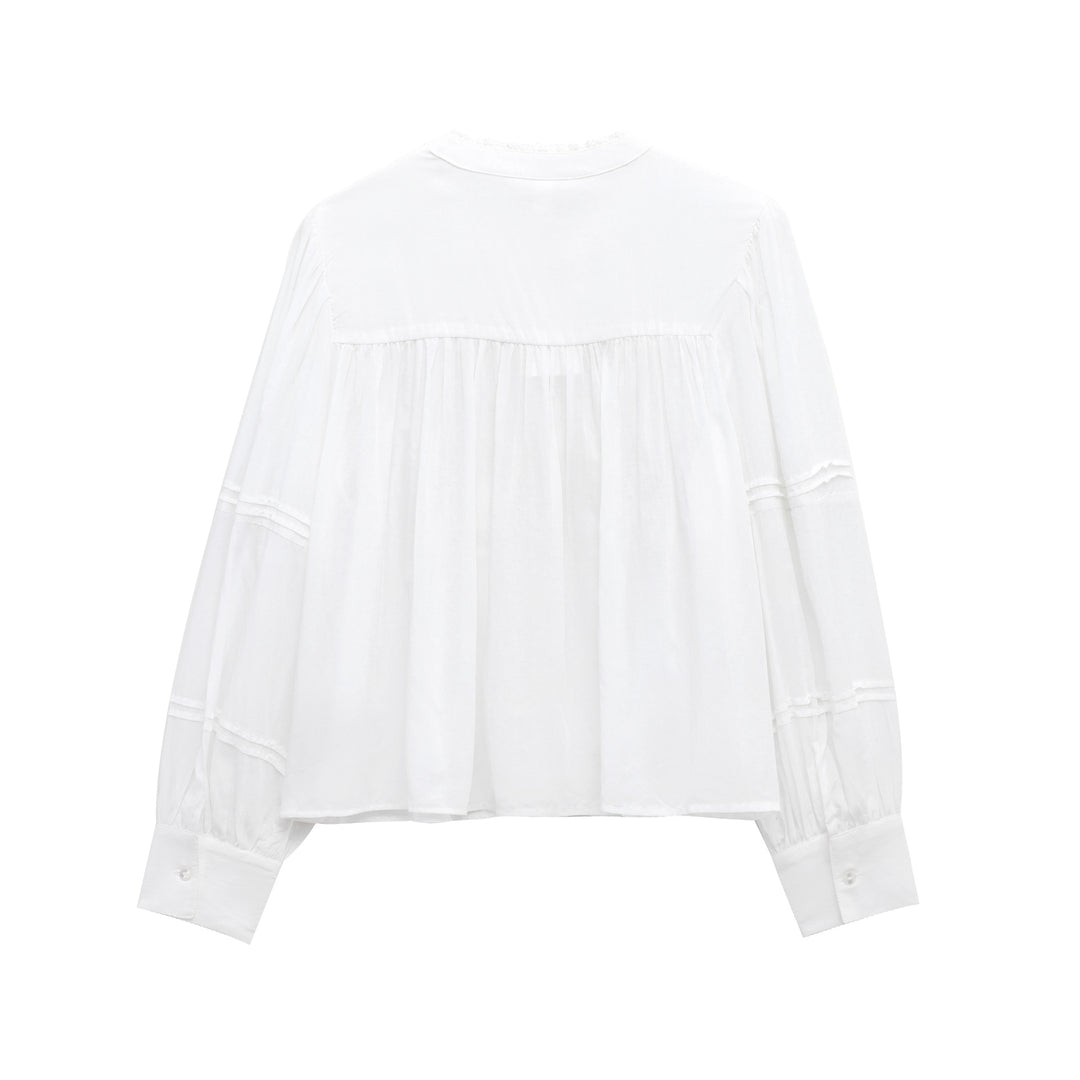 Femme romantisk broderet bluse med knaplukning Stilla