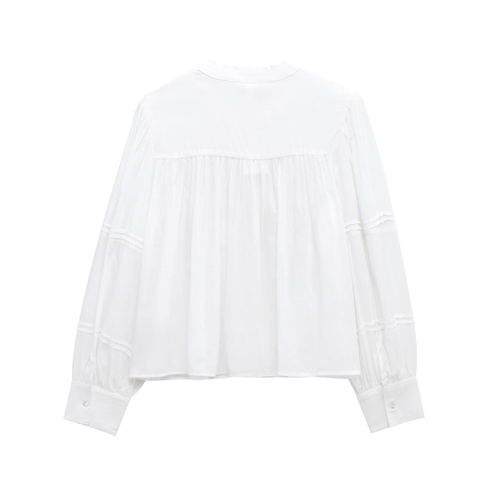 Femme romantisk broderet bluse med knaplukning Stilla
