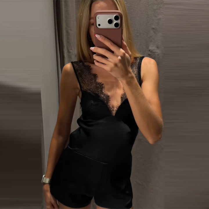 Dame Satin-Cami-Top med finspet og justerbare stropper Skovae