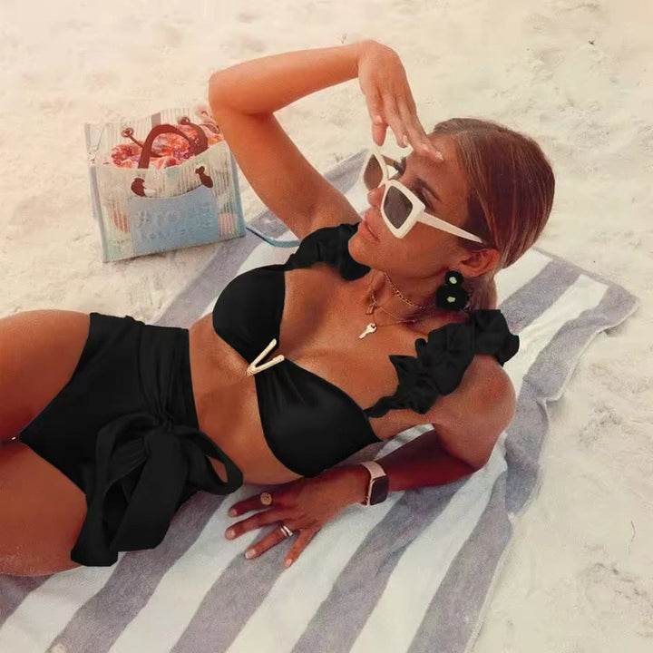 Dame bikini med elegante flæsedetaljer og høj talje Stilla