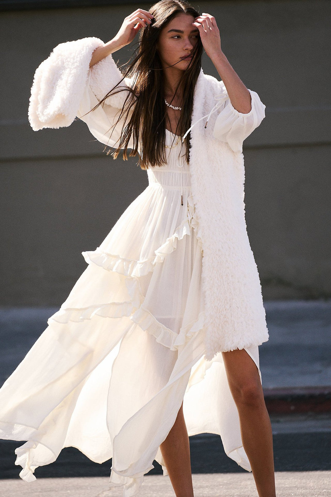 Dame Maxikjole med afslappet Boho-stil og voluminøse flæsedetaljer Stilla