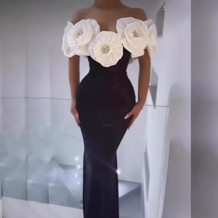 Dame Maxikjole med voluminøse blomsterformede applikationer Stilla