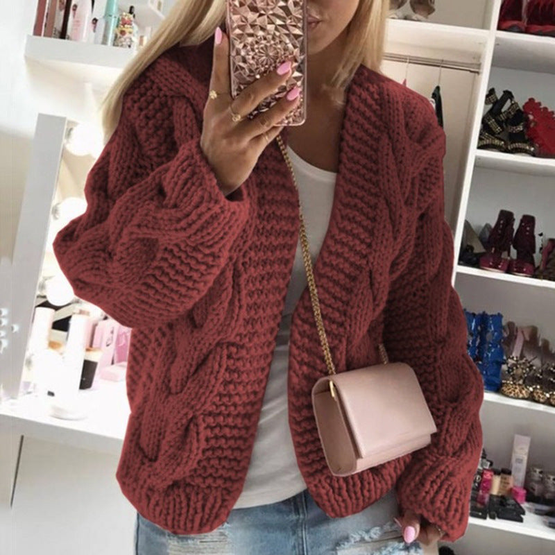 Dame strikjakke med iøjnefaldende fletdesign og oversized snit Stilla