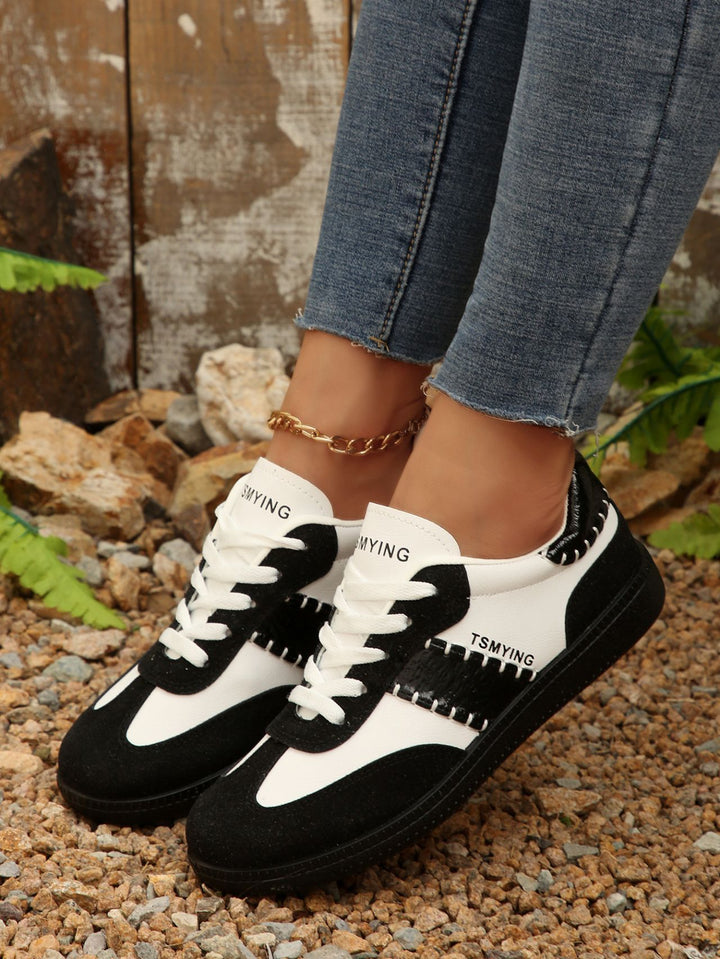 Dame Sporty Sneakers med moderigtigt design og blød sål Stilla