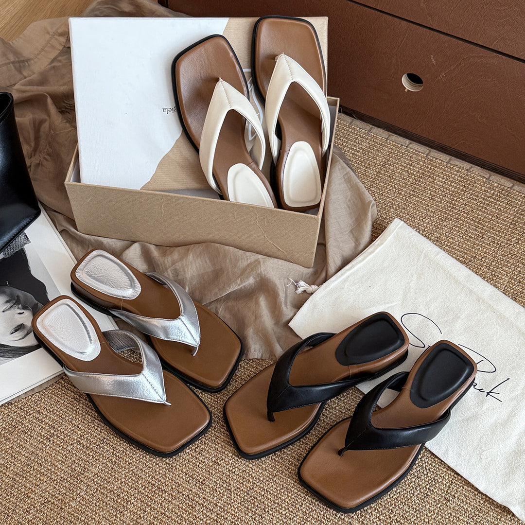 Femme Trendy Quadratzehen-Tanga-Sandaler med polstret fodseng Stilla