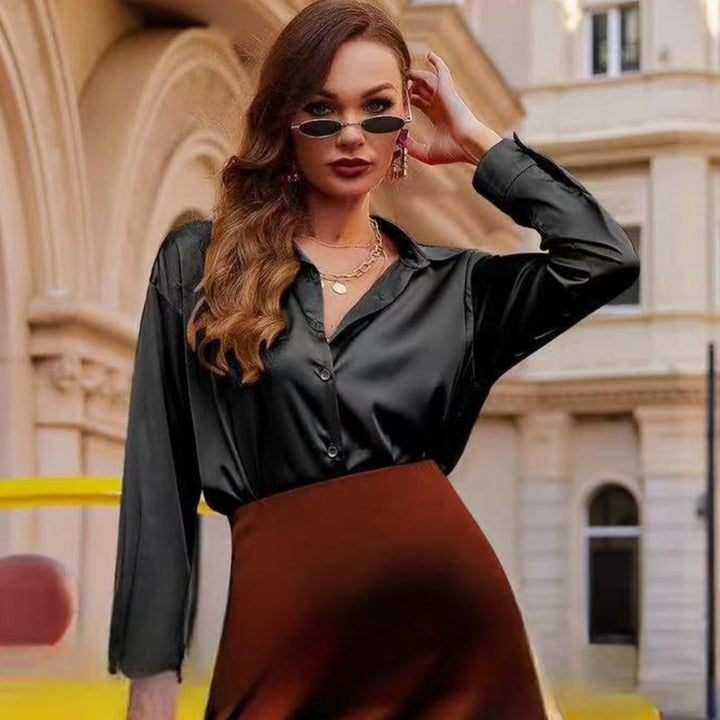 Dame satin mini nederdel med elegant snit og flydende fald Stilla