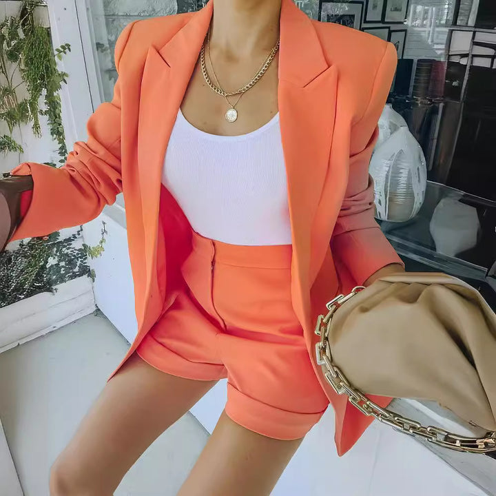 Dame Elegant Blazer med tætsiddende snit og moderne detaljer Stilla