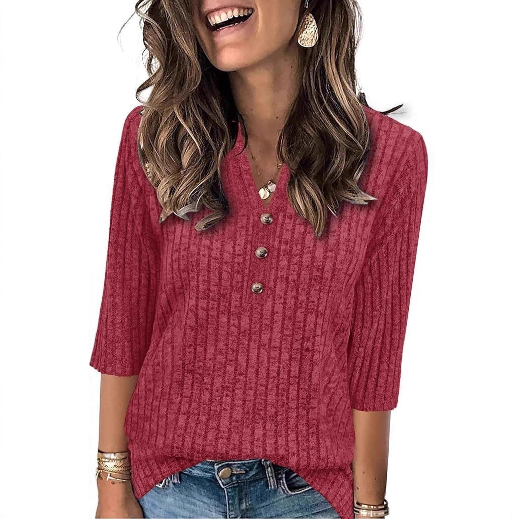 Kvinders strikket sweater med dekorative knaplukning og moderne ribbet mønster Stilla