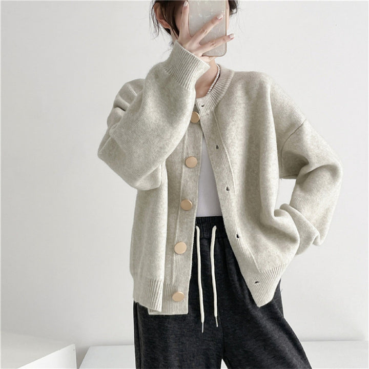 Women’s fashionable knit cardigan with button details and soft material Stilla
