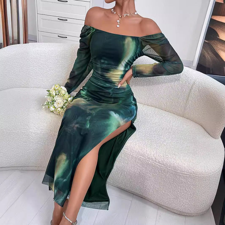 Dame Off-Shoulder Maxikjole med elegant slids og glitrende materiale Stilla