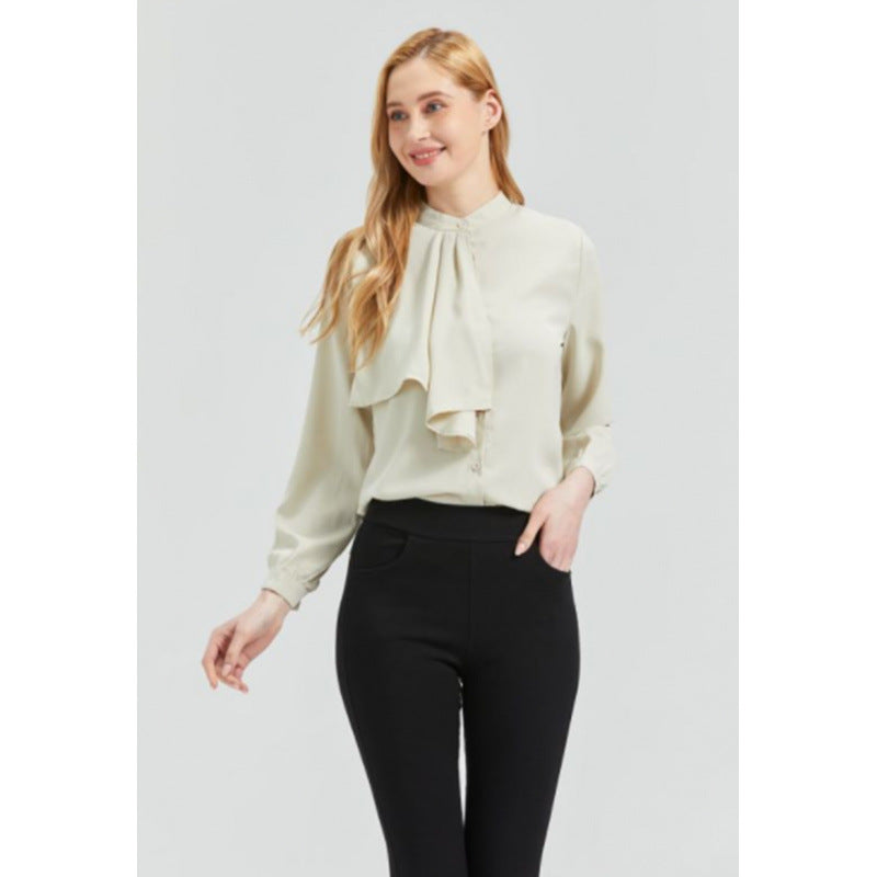 Damebluse med elegante flæse detaljer og krave Skovae