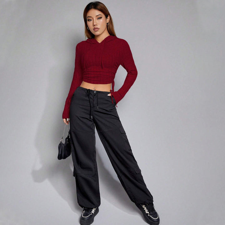 Kvinders cropped hoodie med lange ærmer og elegant rib mønster Stilla
