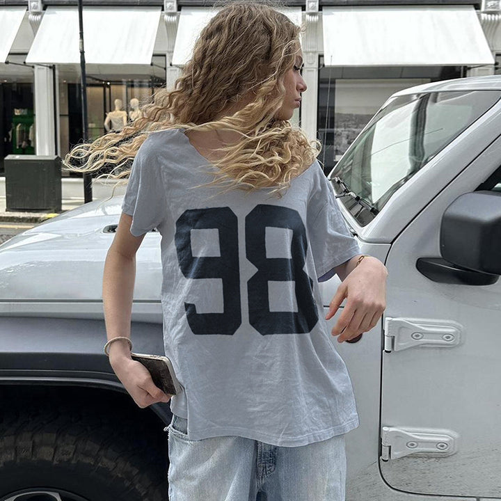 Dame Sporty V-hals T-shirt med trendy print Skovae