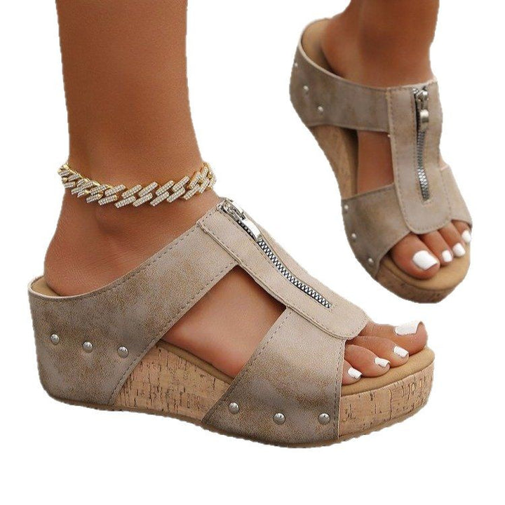 Dame Wedge-Pantoletten med stilfuld lynlås og fashionable nitter Stilla