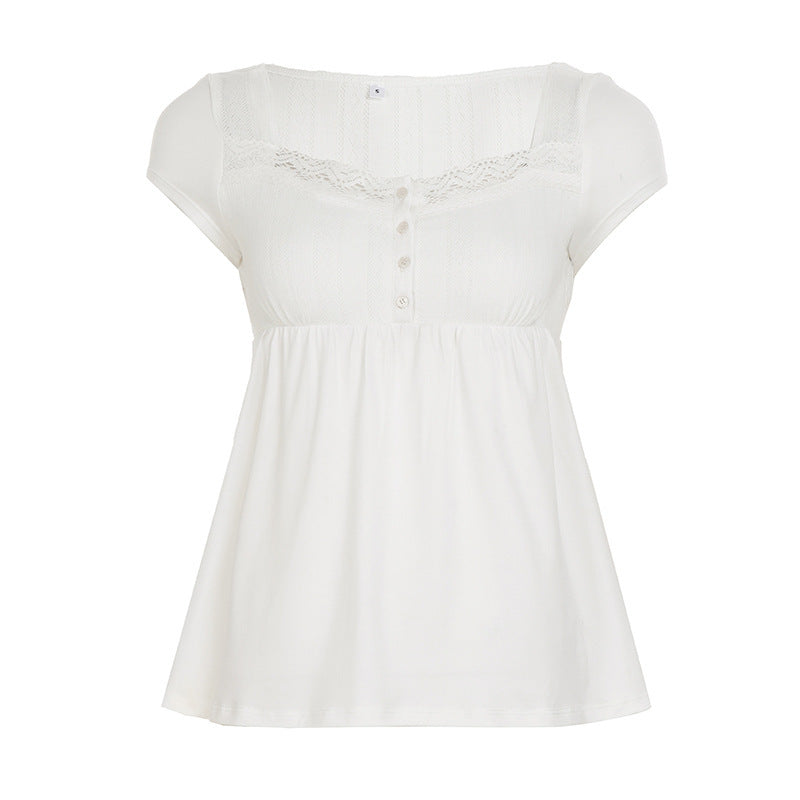 Dame afslappet T-shirt med spidsdekoration og knapdetaljer Skovae