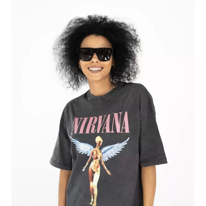 Dame T-shirt med unikt vintage grafisk design Stilla