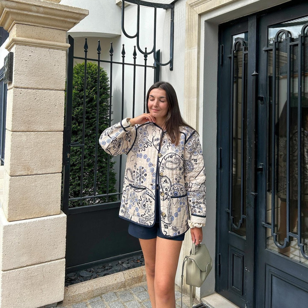 Dame quiltet blousonjakke med blomsterdesign og elegante detaljer Stilla