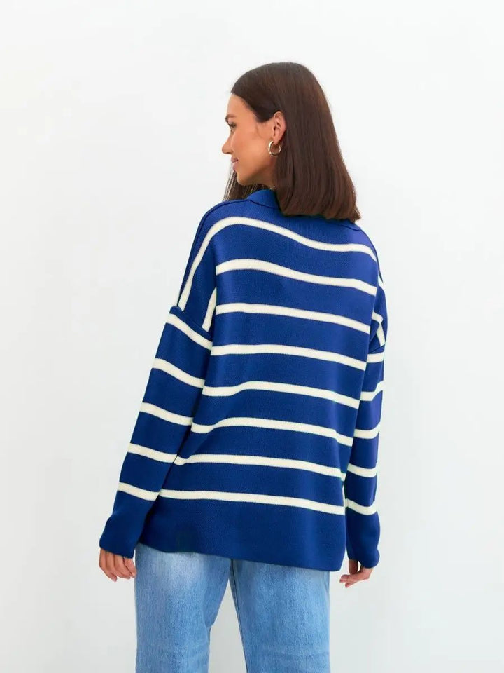 Dame afslappet strikpullover med klassisk polo krave og moderne stribemønster Stilla