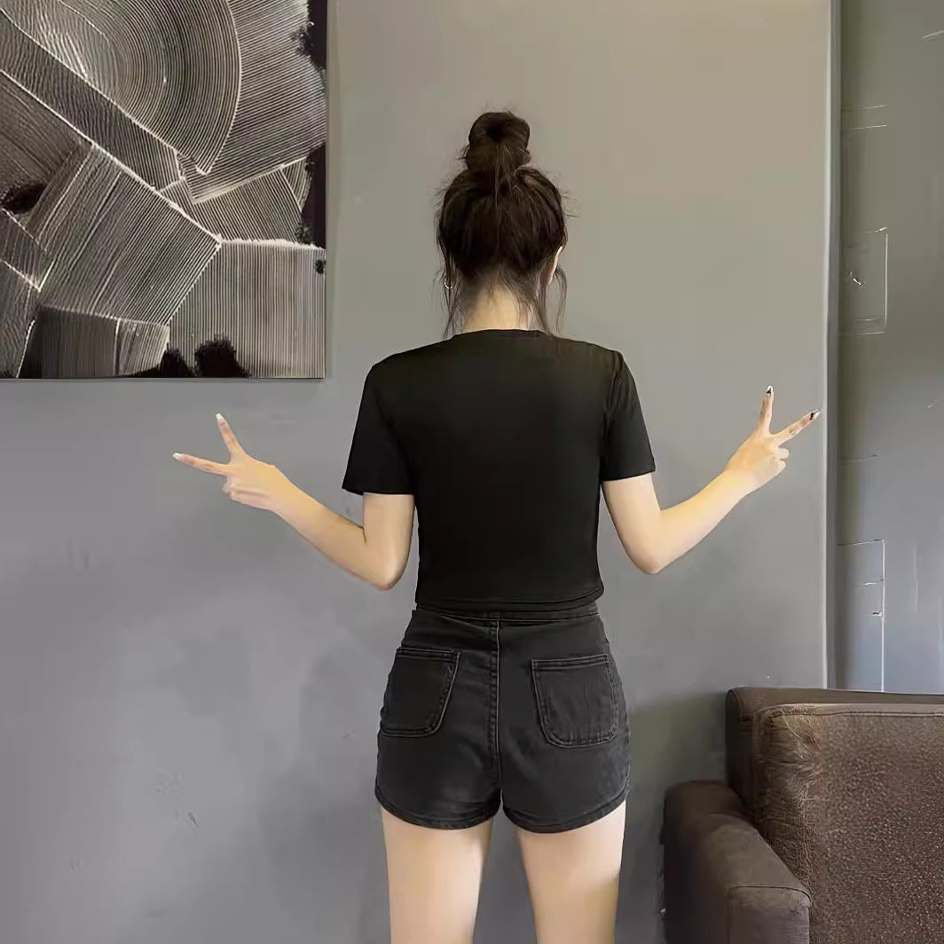 Dame Crop-T-Shirt med skinnende stjernemotiv og tætsiddende snit Skovae