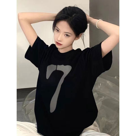 Dame Grafik T-shirt med kunstnerisk minimaldesign og afslappet pasform Stilla