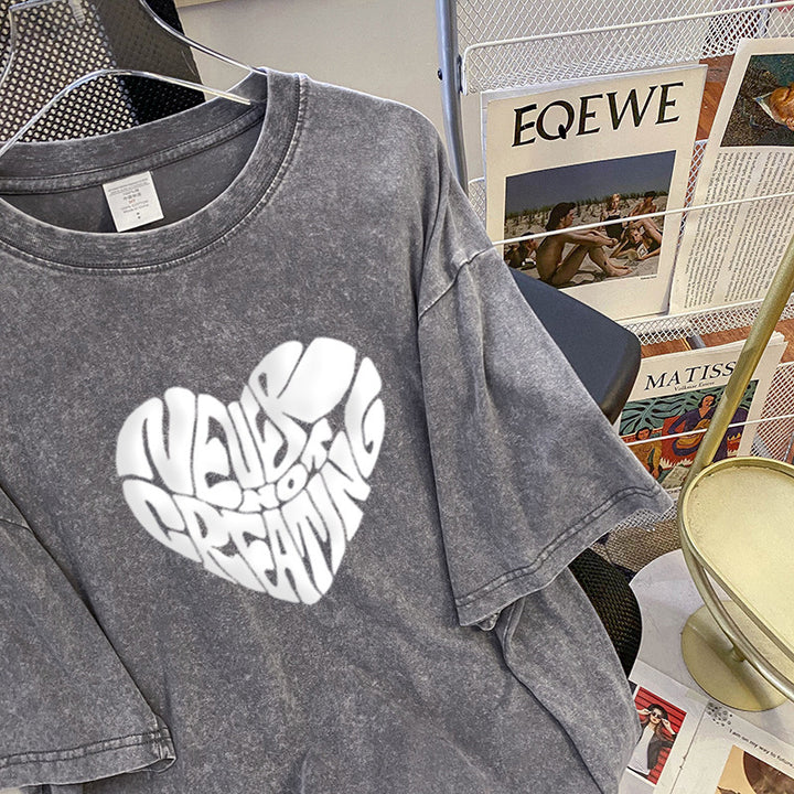 Dame Oversized T-shirt med kreativt hjerte-motiv og afslappet skrifttype Stilla