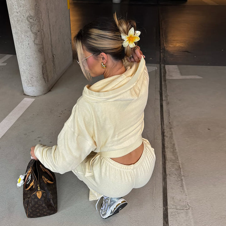 Dame afslappet sportstøjsæt med cropped top og komfortable shorts Skovae