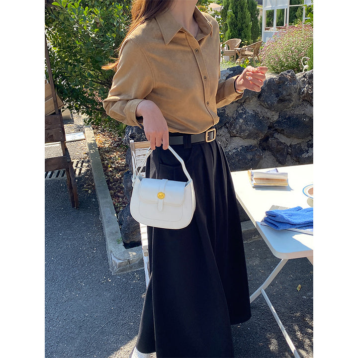 Kvinders afslappede bluse med fine knapper Stilla