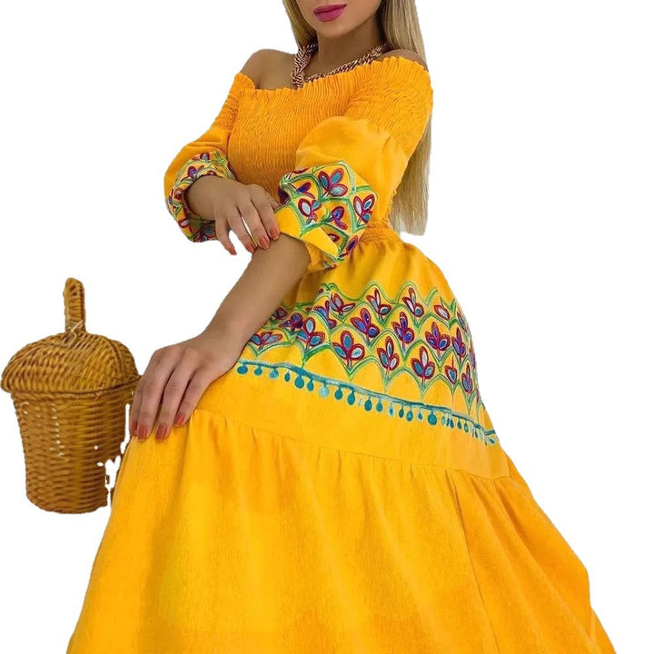 Dame Maxikjole med Off-Shoulder-snit og farverige broderidetaljer Stilla
