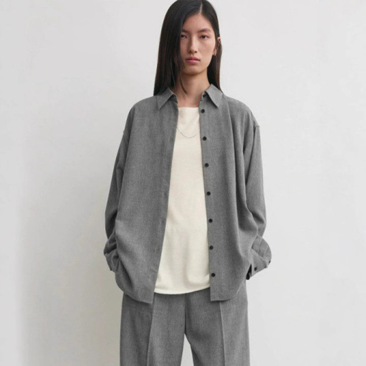 Kvinders oversized skjorte bluse med moderne snit og afslappede detaljer Stilla