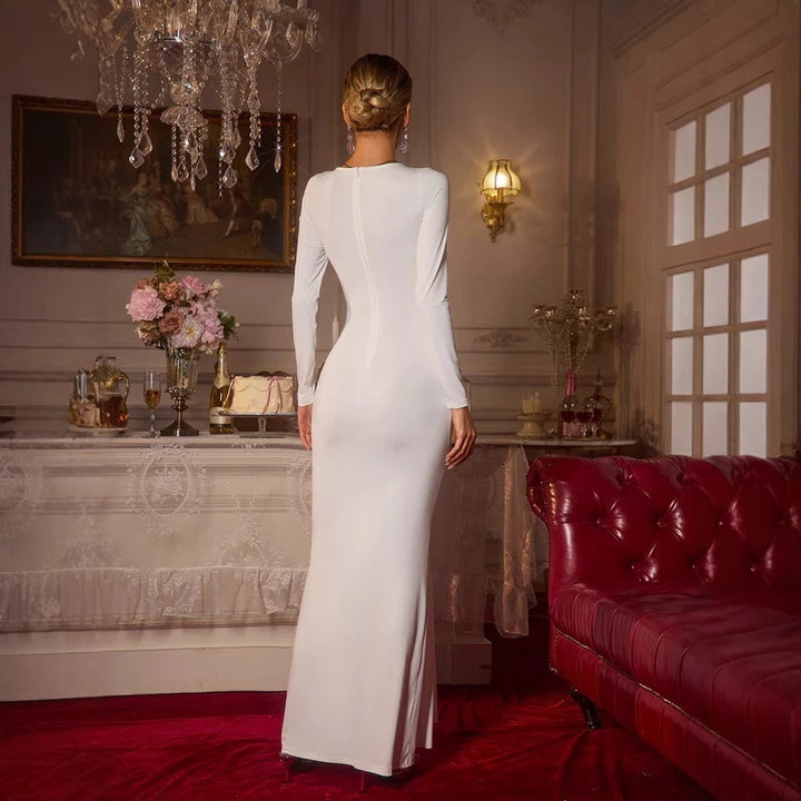 Dame figursyet aftenkjole med rynker og elegant design Stilla