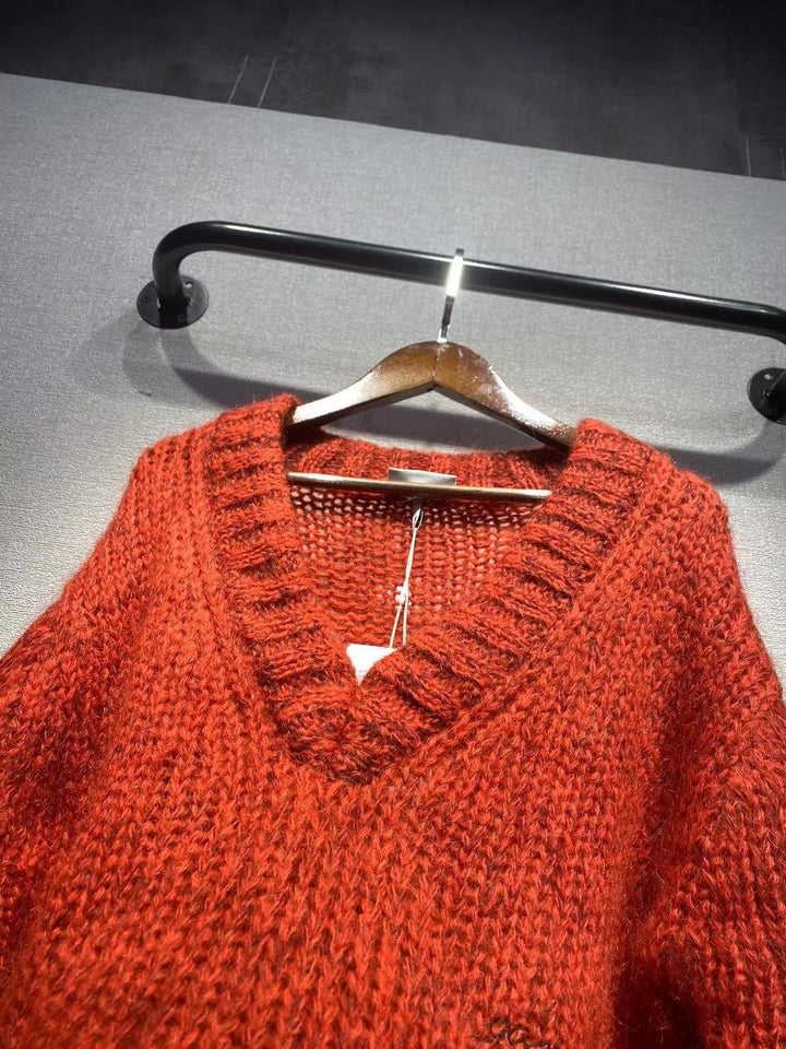 Dame strikpullover med dyb V-hals og afslappede oversized ærmer Stilla