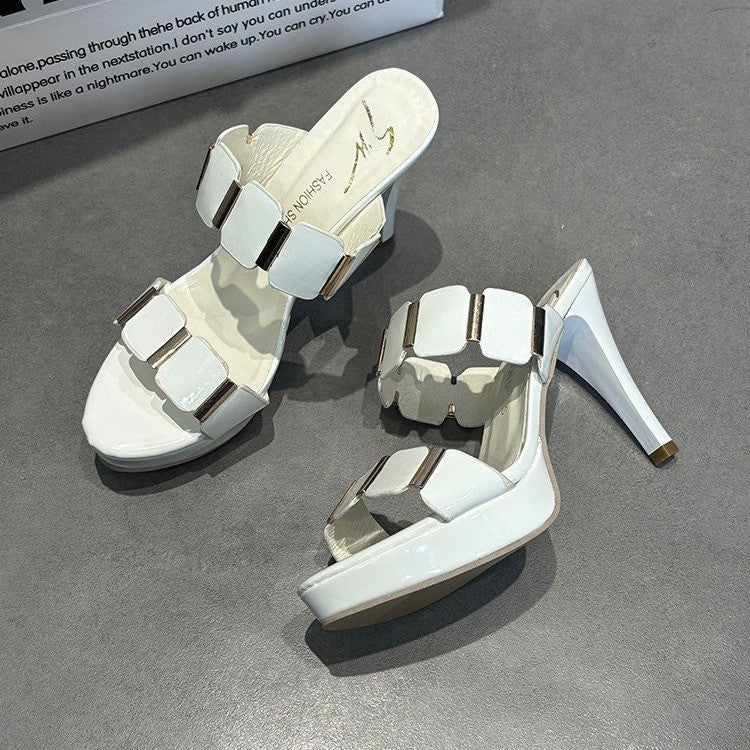 Dame Plateau-sandaletter med elegant rem-design og behagelig hælhøjde Stilla